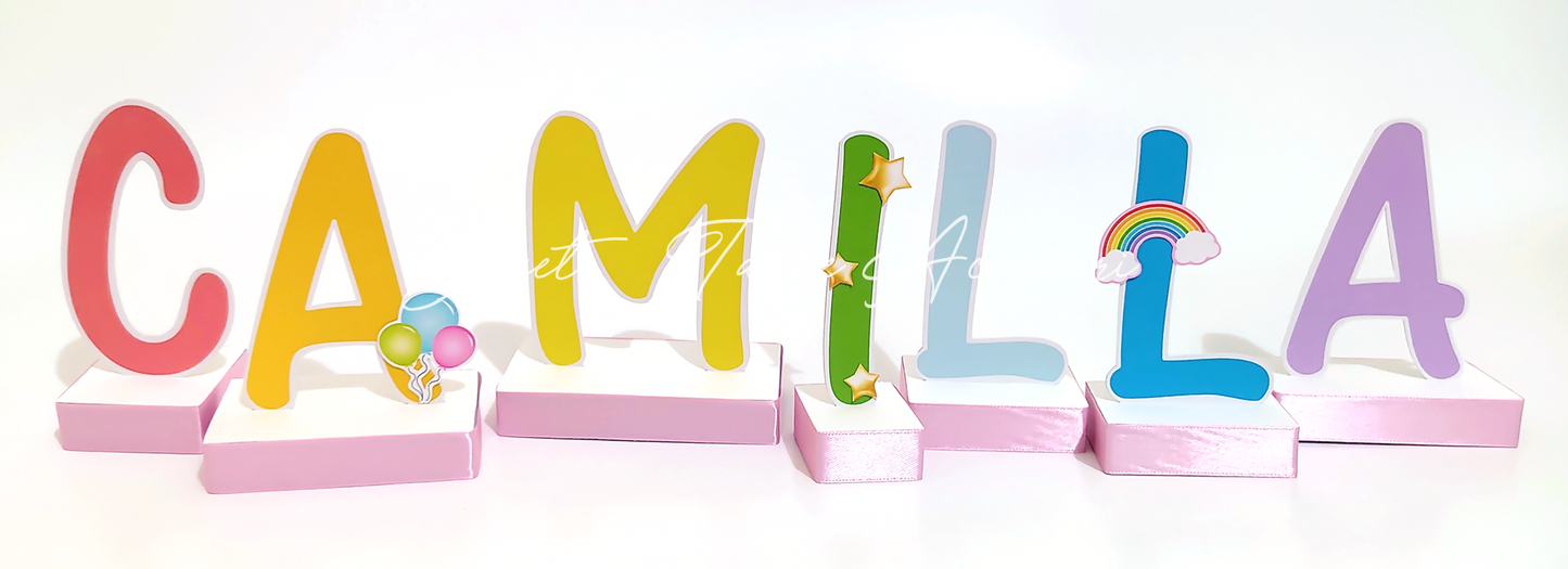 Nome con lettere in cartoncino e base