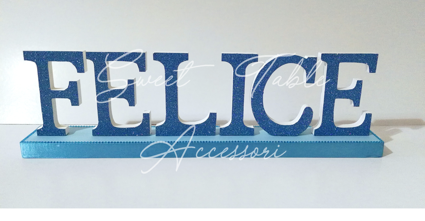 Nome con lettere in legno e base