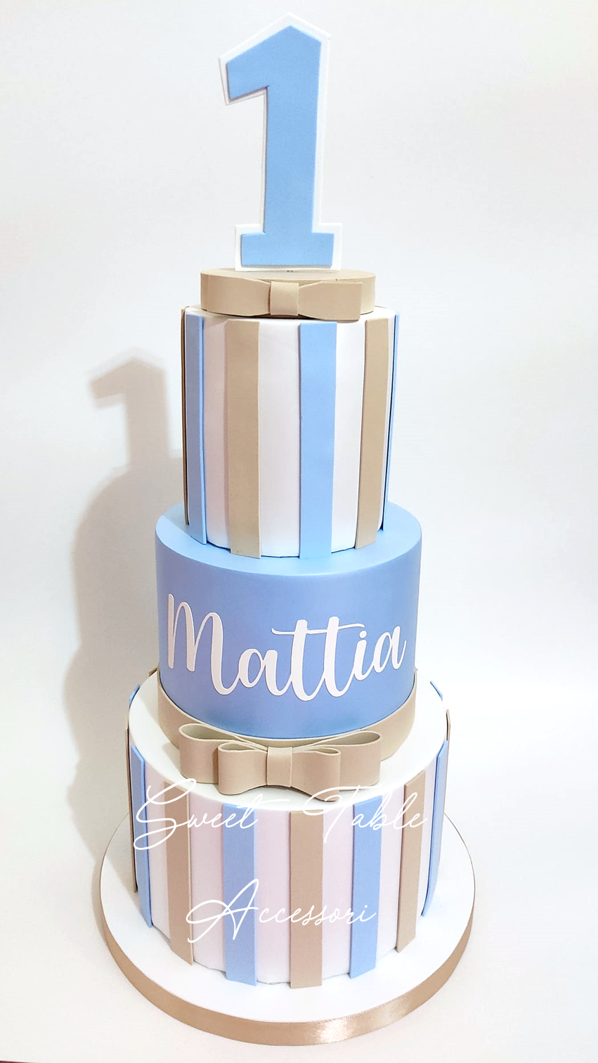 Torta scenografica 1° Compleanno azzurro e tortora