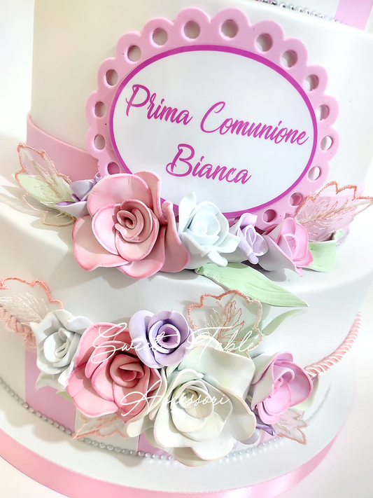 Torta scenografica Prima Comunione tralcio roselline 3 piani